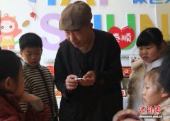 （新春走基层）浙江温州非遗迎新春 一捧米捏出马年年味