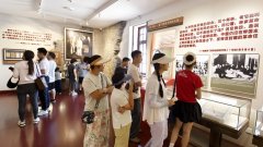 英魂永耀山河间